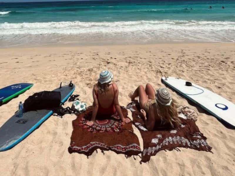 digital nomad girls on beach