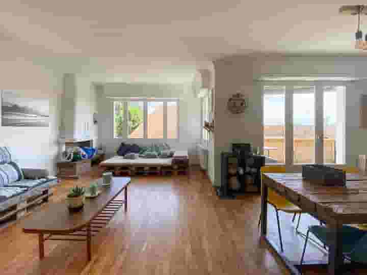 Coliving and Coworking by the Surf