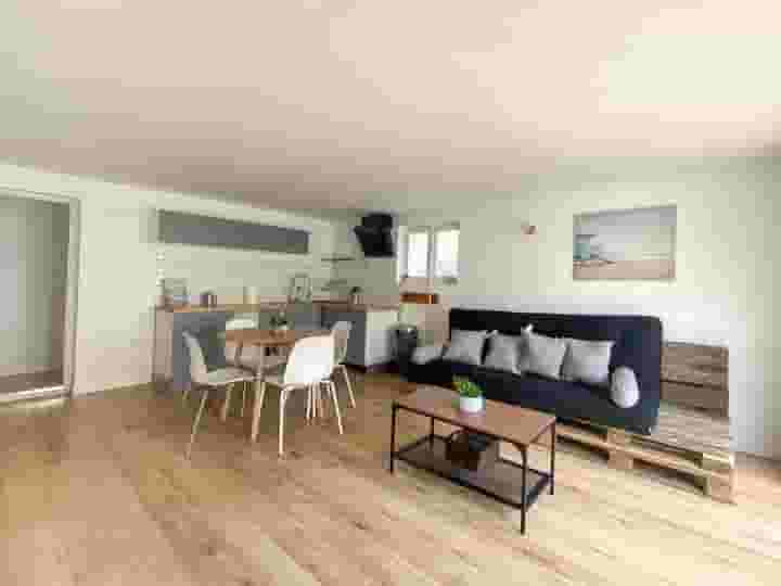 Coliving and Coworking by the Surf