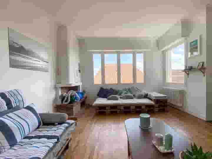 Coliving and Coworking by the Surf