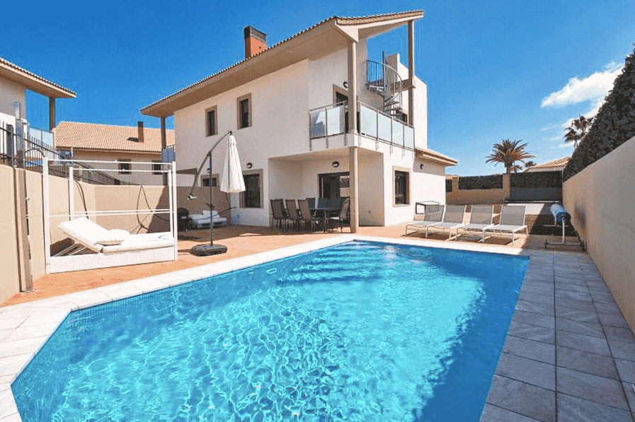 Coliving with a pool