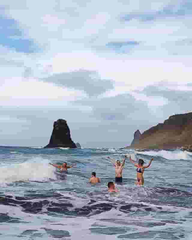 digital nomads swimming
