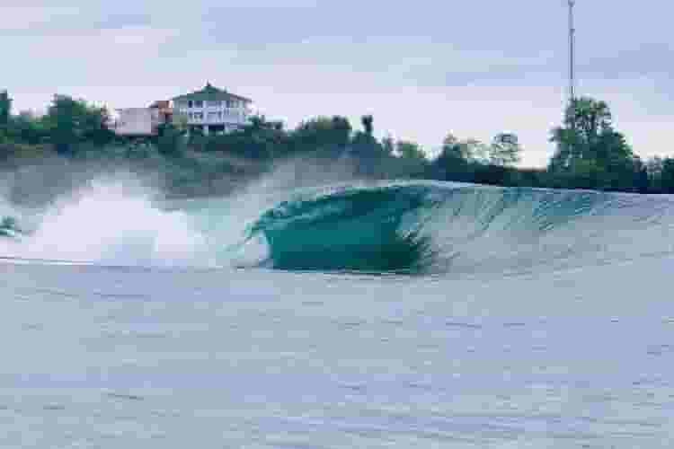 barreling wave