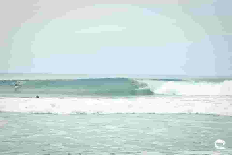 barreling waves