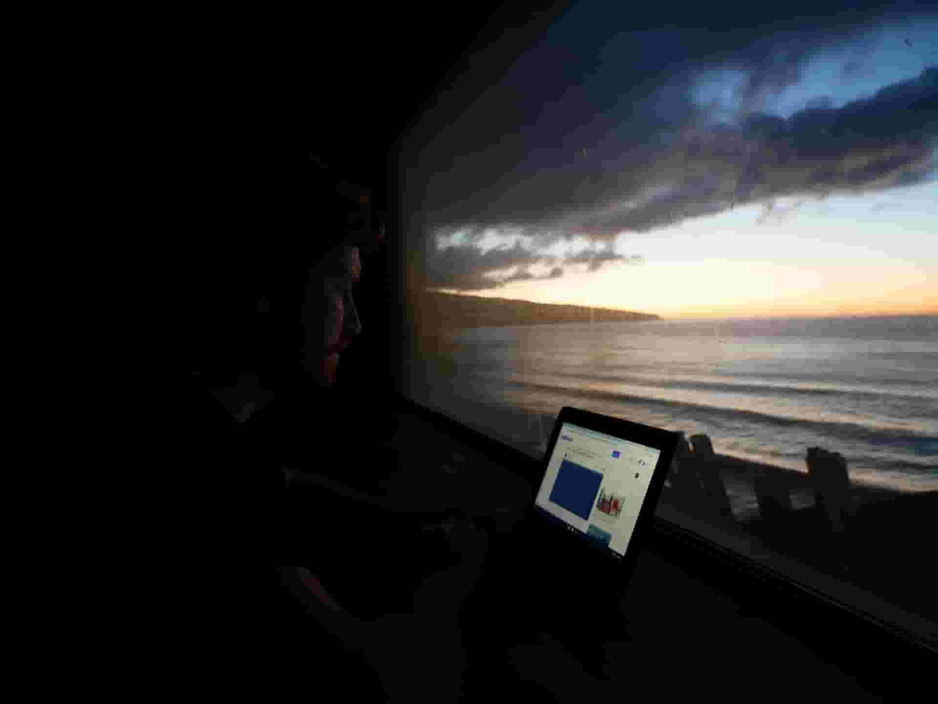 computer and waves