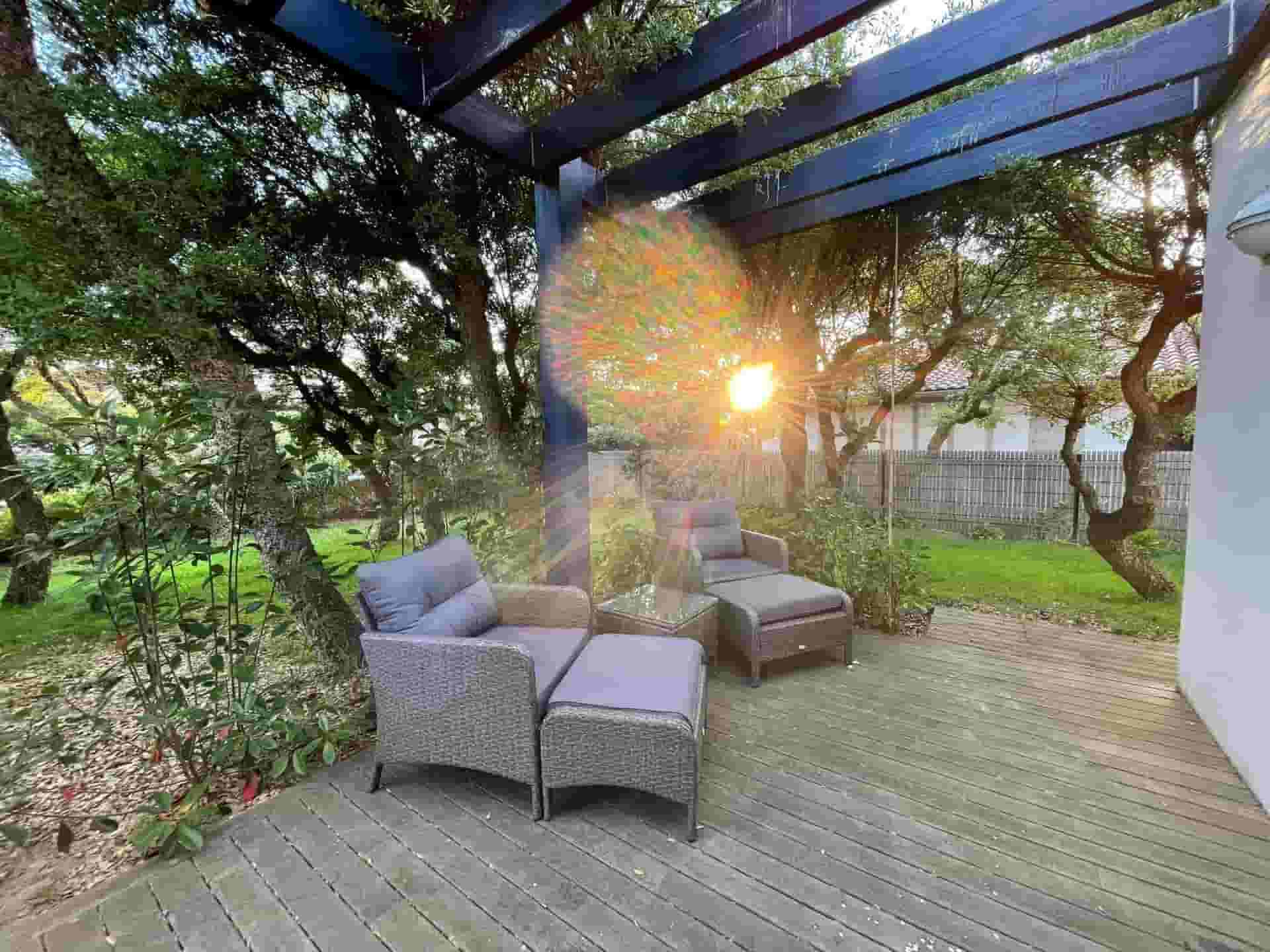 chill garden couch to work from