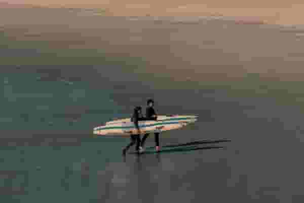 remote working surfers