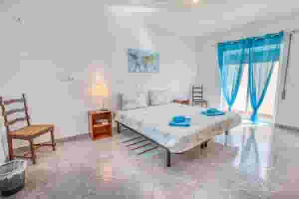 bedroom with double bed