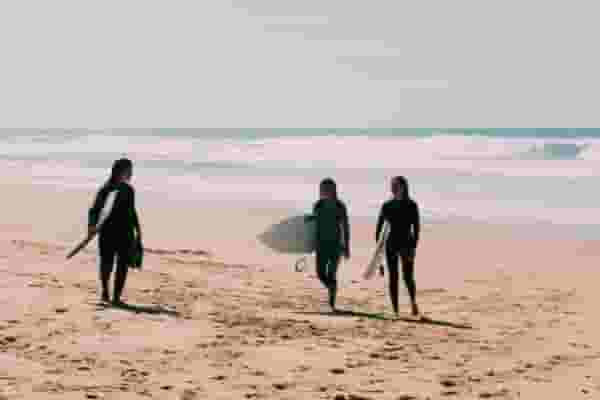 women surfers