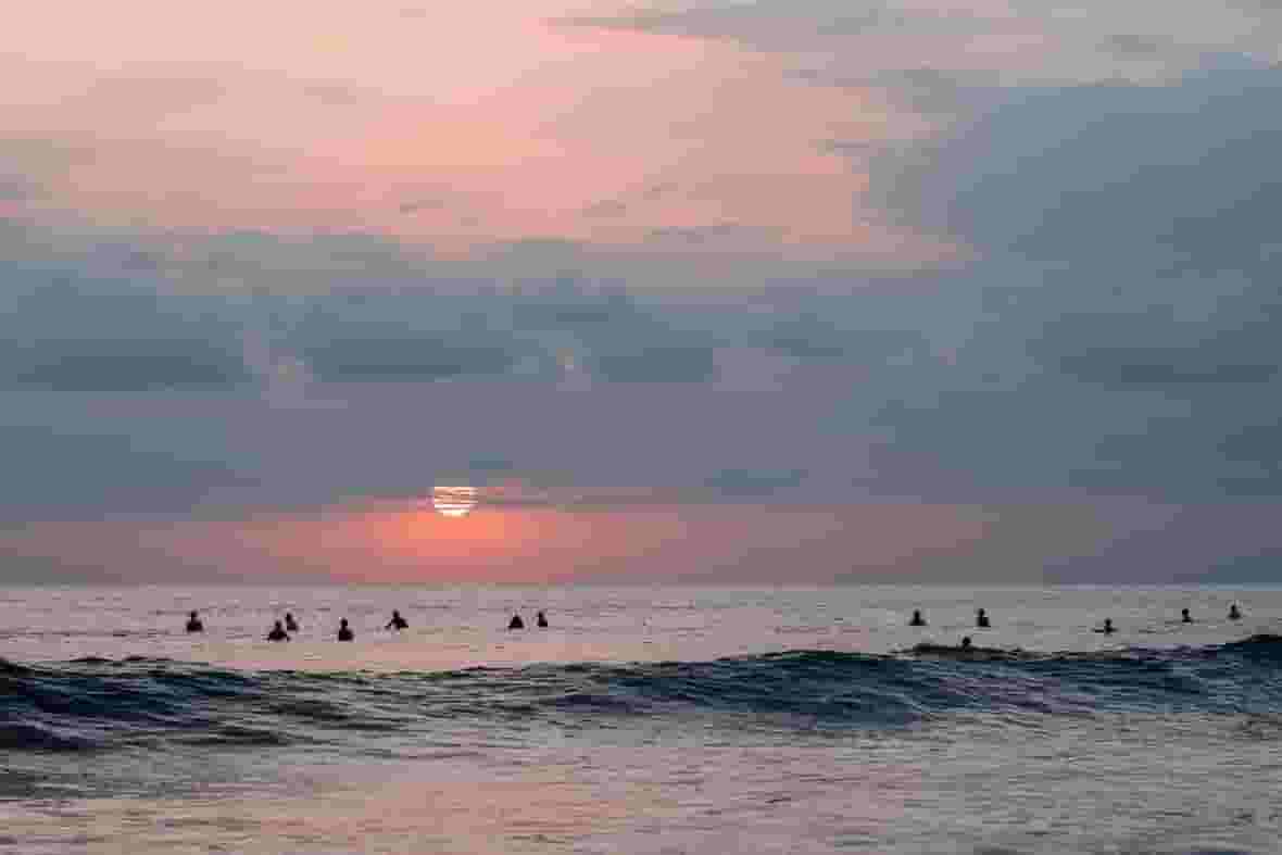 Jacó surf crowd