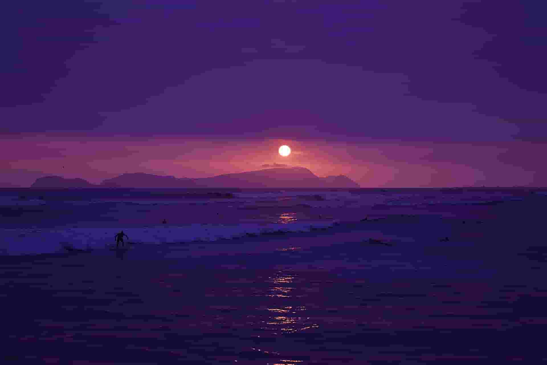 Sunset surf