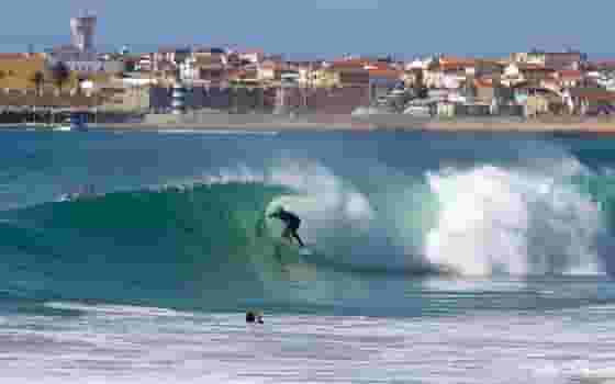 Catching Barrels at Supertubos