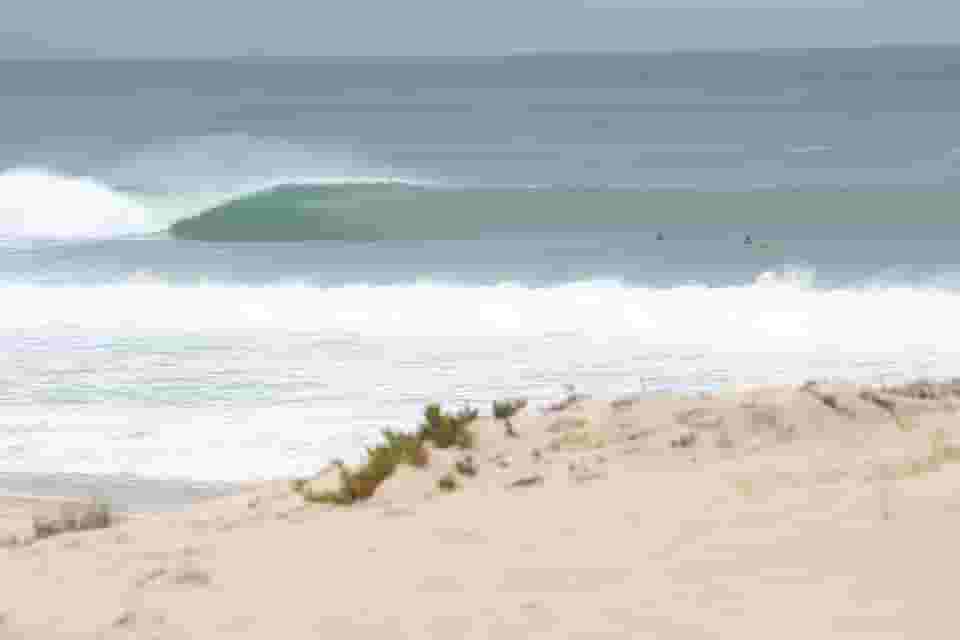 surfing big waves