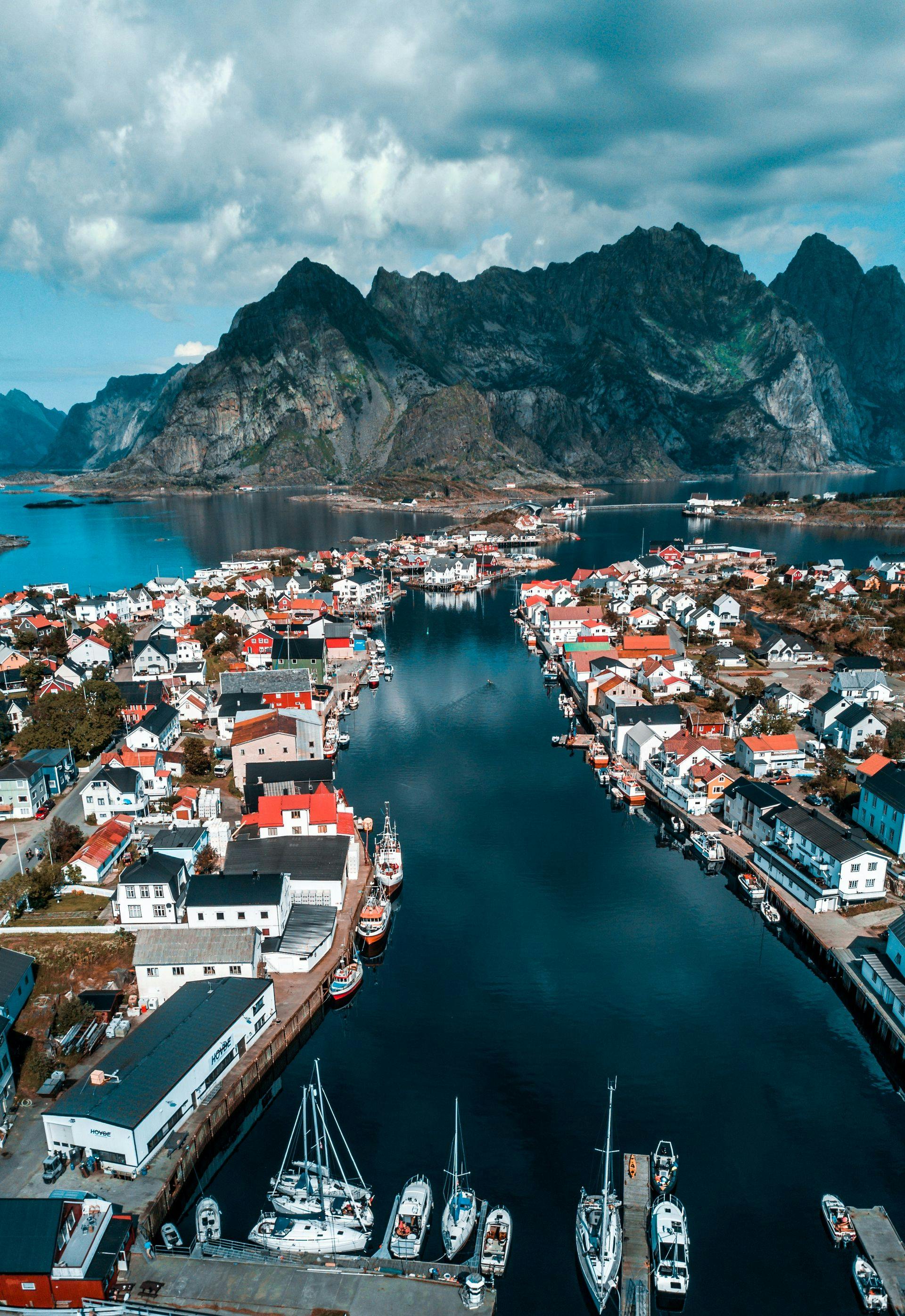 Coworking, Coliving and Surfing in Lofoten (Norway)