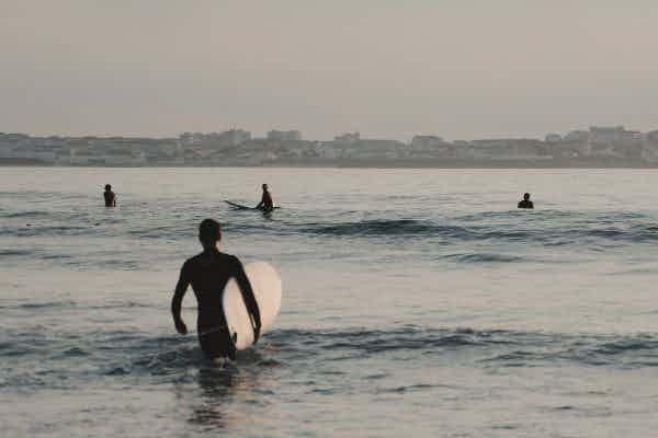 glassy surf conditions in baleal