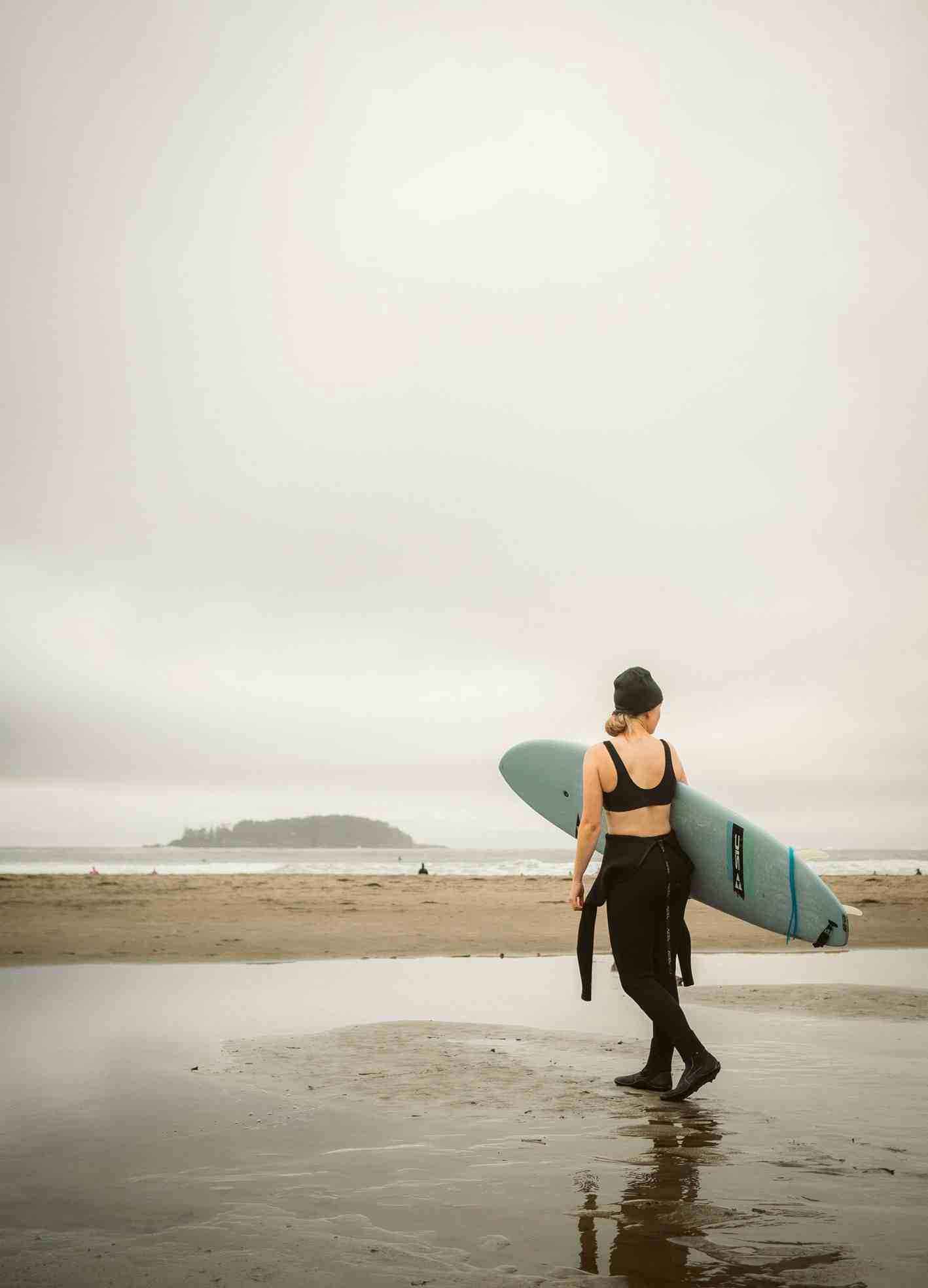 digital nomad surf girl
