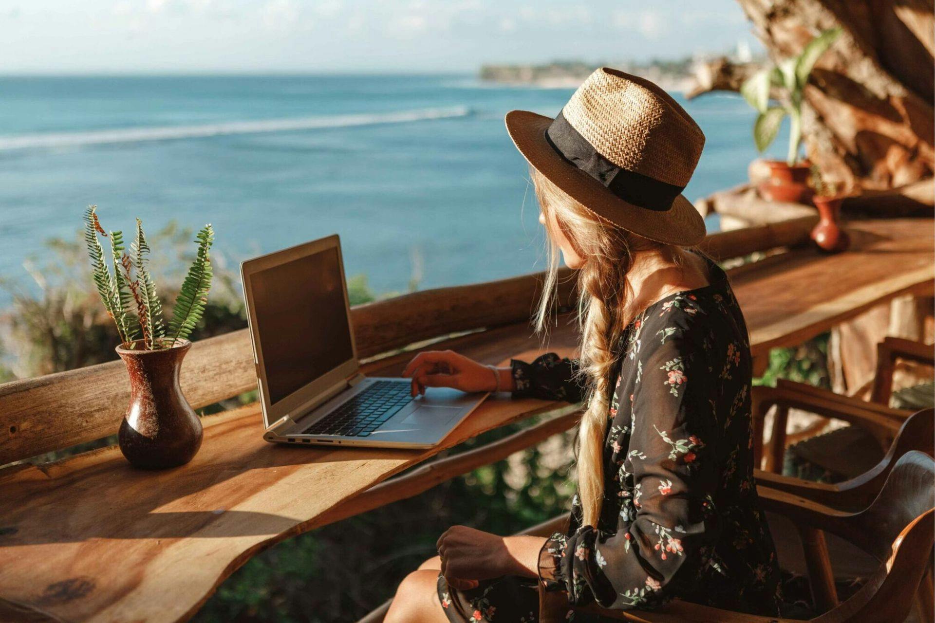 8 Tips - How to Become a Digital Nomad in 2022 - Cover Image